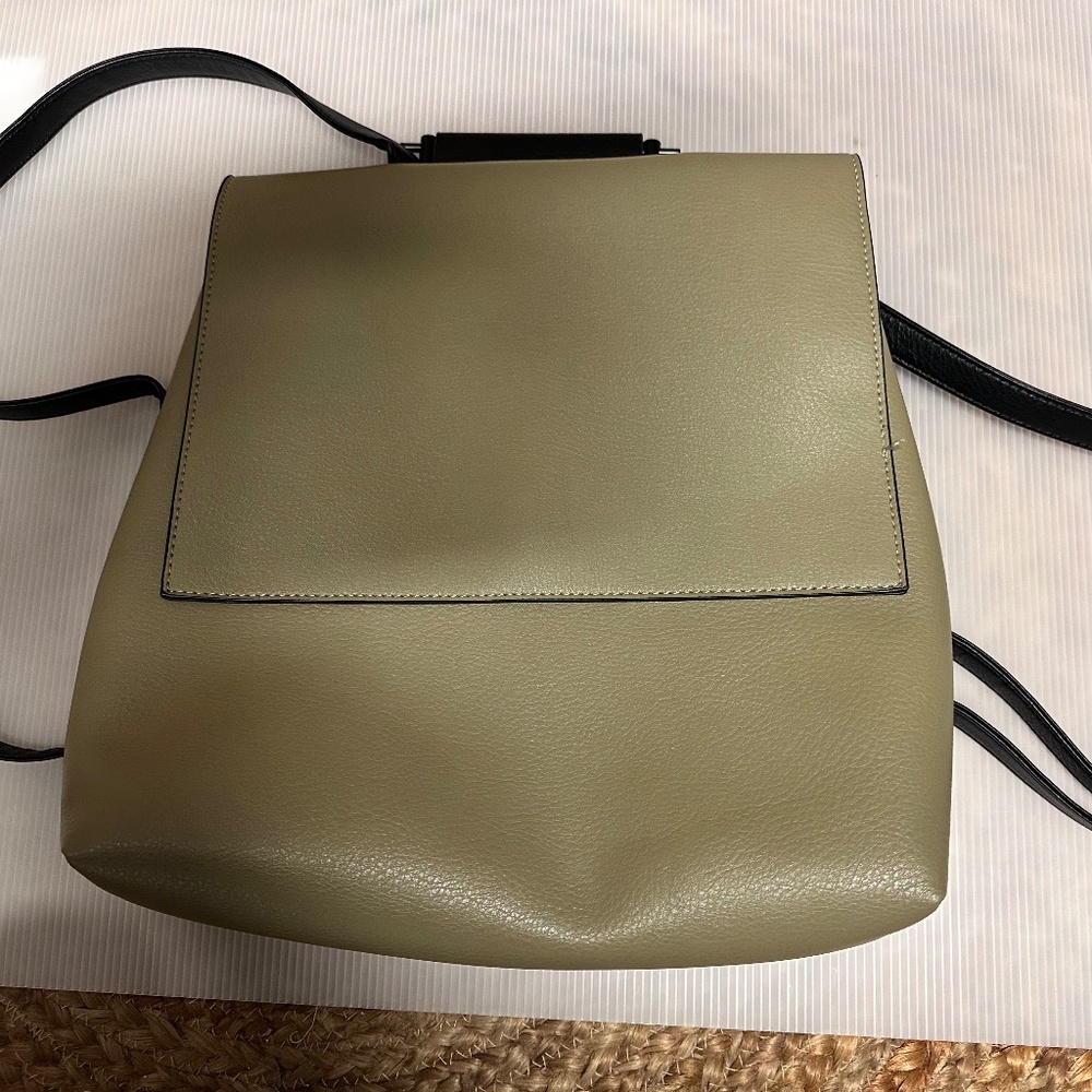 Backpack - Picture 1 of 13